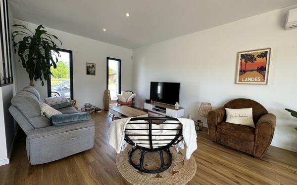 Immeuble à vendre    4 pièces •  Aire-sur-l'Adour