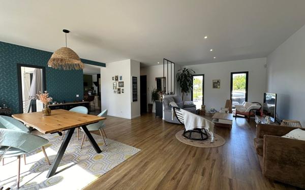 Immeuble à vendre    4 pièces •  Aire-sur-l'Adour