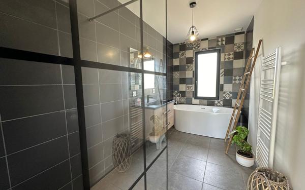 Immeuble à vendre    4 pièces •  Aire-sur-l'Adour