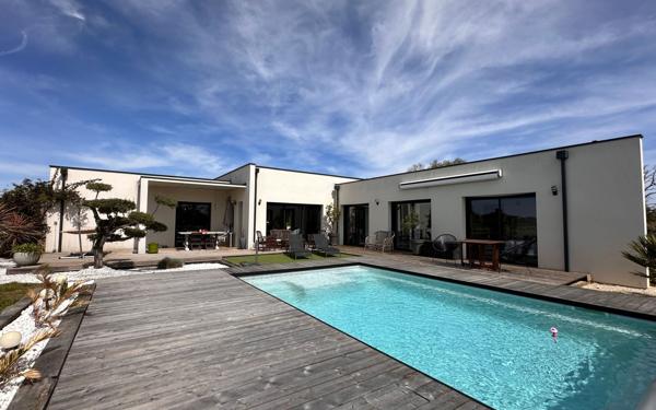 Immeuble à vendre    4 pièces •  Aire-sur-l'Adour