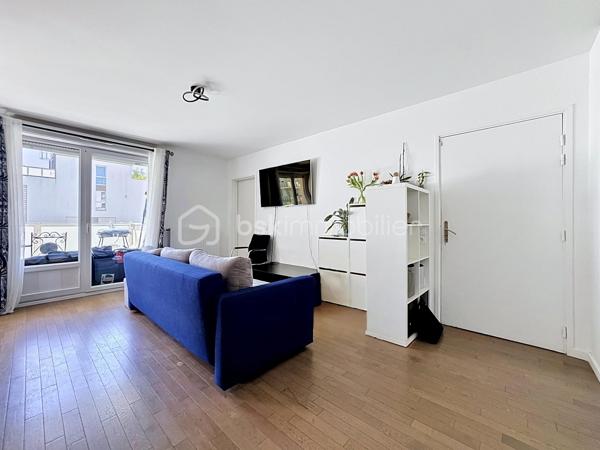 Situé dans une résidence recherchée, au cœur du quartier calme et prisé de la Croix Bonnet, découvrez cet appartement 4 pièces de 72 m², vendu loué, idéal pour un investissement sécurisé.
Au 1er étage, ce bien lumineux et parfaitement agencé se compose d’une belle pièce de vie conviviale, offrant un espace confortable pour le séjour et la salle à manger, avec accès à un agréable balcon de 5 m².
L’espace nuit comprend 3 chambres, permettant d’accueillir une famille ou d’optimiser la rentabilité locative, ainsi qu’une salle de bain et des espaces fonctionnels bien pensés.

💰 Investissement clé en main :

Appartement actuellement loué
Loyer mensuel : 1 100 € charges comprises
Locataire en place

🌿 Les atouts :
✔ Résidence récente et bien entretenue
✔ Quartier calme et recherché
✔ Appartement lumineux
✔ Balcon agréable
✔ Agencement optimisé
À proximité immédiate des commerces, écoles et transports, ce bien représente une opportunité idéale pour un investisseur à la recherche d’un placement rentable et pérenne.

À visiter sans tarder !
SARA RODIGUES 
06 33 82 07 35 / S.RODRIGUES@BSKIMMOBILIER.COM