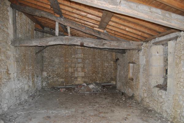 GARAGE EN PIERRE 51 M2