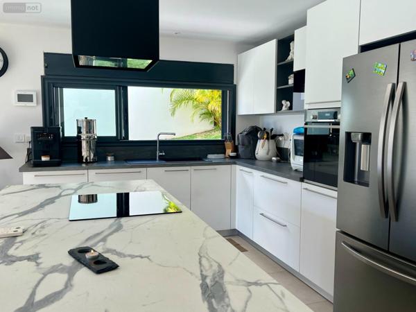 Maison à vendre à Saint-Gilles-les-Bains à la Réunion (97434), ref : MTKU   
Carros