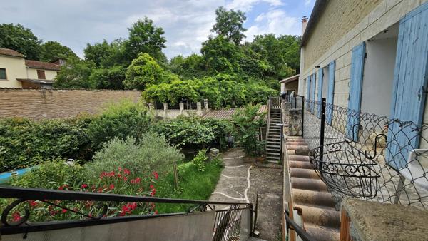 Le Mas-d'Agenais (47430) Belle demeure en bordure de canal
