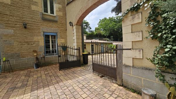 Le Mas-d'Agenais (47430) Belle demeure en bordure de canal