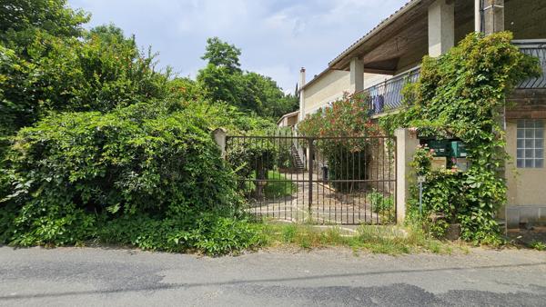 Le Mas-d'Agenais (47430) Belle demeure en bordure de canal