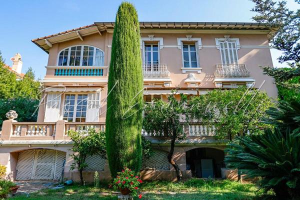 Maison Cannes 5 pièce(s) 250 m2 Petit Juas 1 480 000 euros
