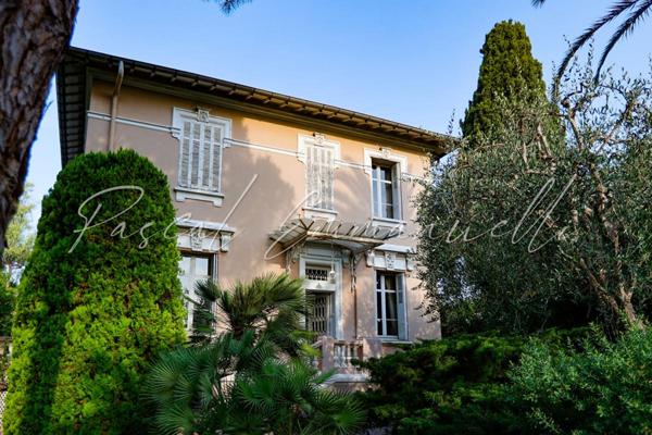 Maison Cannes 5 pièce(s) 250 m2 Petit Juas 1 480 000 euros