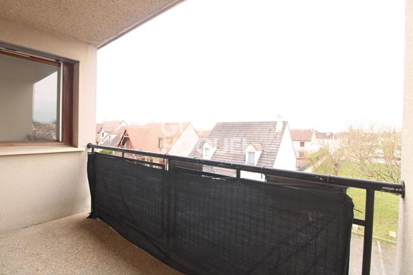 Appartement Brie Comte Robert 26.15 m2 avec un balcon et stationnement
