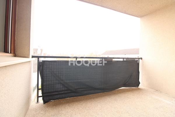 Appartement Brie Comte Robert 26.15 m2 avec un balcon et stationnement