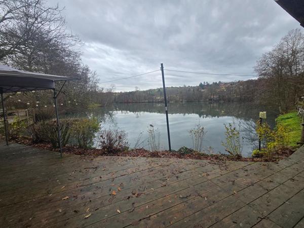 SECTEUR BOIS  D'OINGT -  FONCIER LOUE , PLAN D'EAU AVEC RESTAURANT