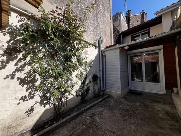 Maison A vendre maison de ville mitoyenne centre ville Mont De Marsan 2 chambres cour privée