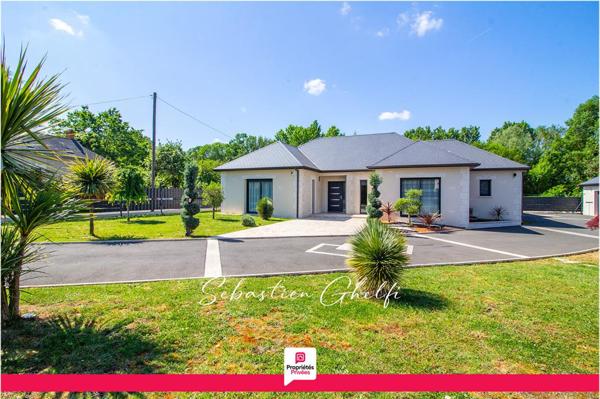 belle maison de plain-pied avec 3 chambres-cellier-grand garage-beau terrain