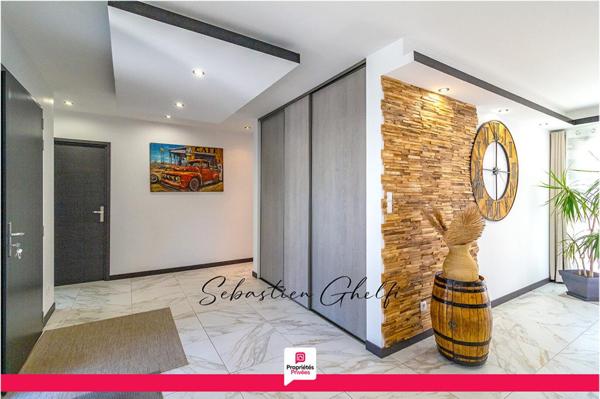 belle maison de plain-pied avec 3 chambres-cellier-grand garage-beau terrain