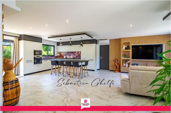 belle maison de plain-pied avec 3 chambres-cellier-grand garage-beau terrain