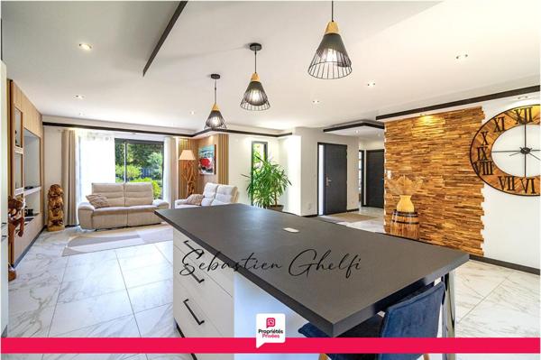 belle maison de plain-pied avec 3 chambres-cellier-grand garage-beau terrain