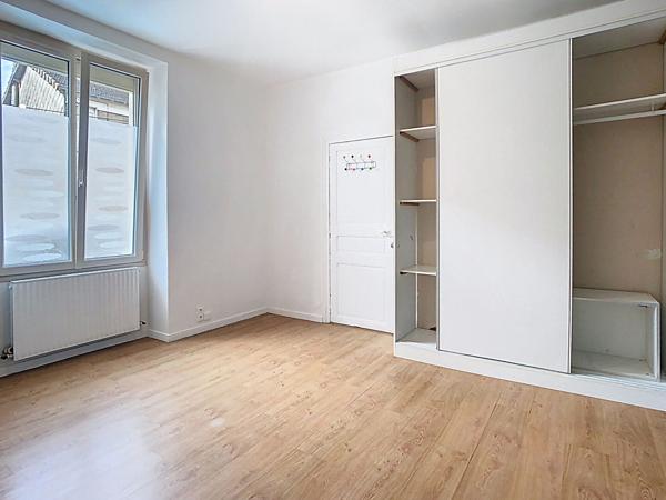 Plain pied sur Cholet avec deux chambres et jardin