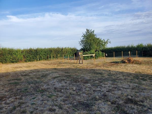 Maison à la campagne sans voisins au milieu des champs. 269 000 €