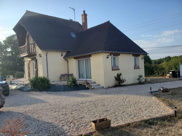 Maison à la campagne sans voisins au milieu des champs. 269 000 €