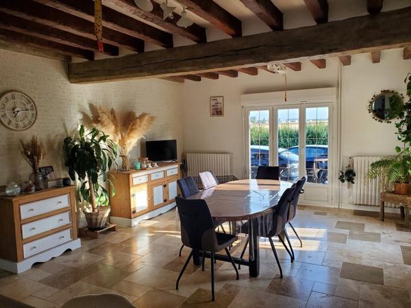 Maison à la campagne sans voisins au milieu des champs. 269 000 €