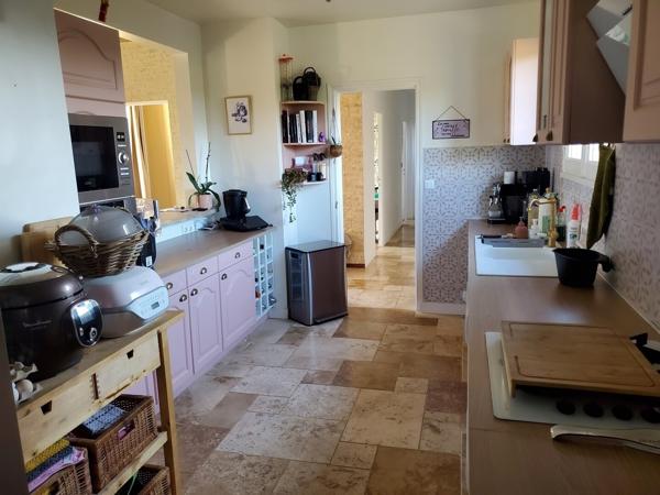 Maison à la campagne sans voisins au milieu des champs. 269 000 €