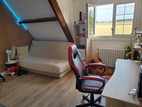 Maison à la campagne sans voisins au milieu des champs. 269 000 €