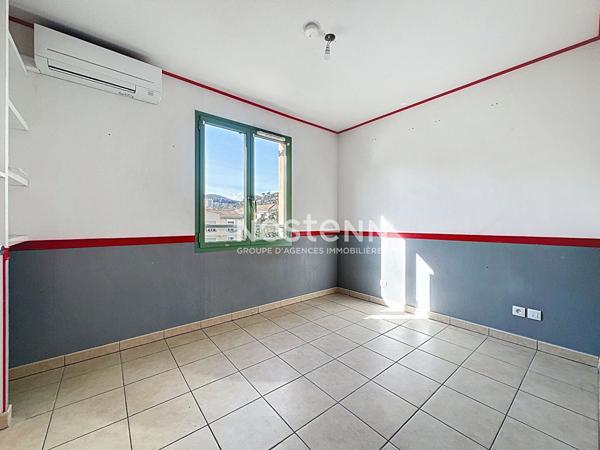 VALLAURIS - 4 chambres - 101m² - 2 Garages fermés - Dernier étage - Terrasse - SUD