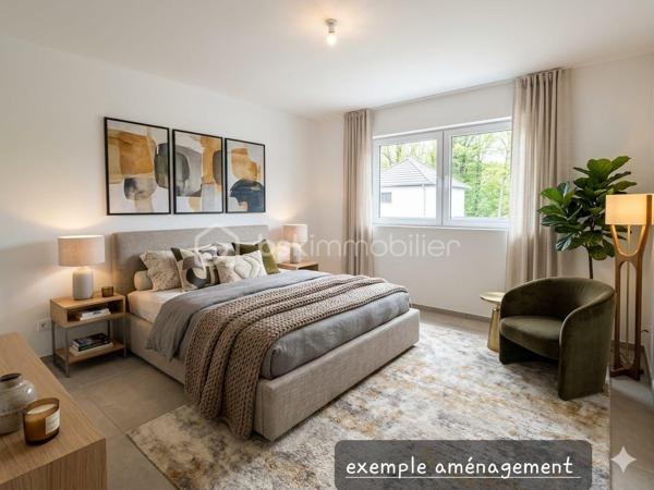 Découvrez cette magnifique maison individuelle neuve aux prestations haut de gamme, située dans un quartier résidentiel recherché d’Issenheim, à proximité immédiate de toutes les commodités.
Construite en 2025 et jamais habitée, cette maison est prête à accueillir ses premiers occupants. Vous n’avez plus qu’à poser vos meubles et profiter pleinement de votre nouveau cocon.

✨ Prestations de qualité :

Matériaux haut de gamme
Pompe à chaleur
Chauffage au sol
BSO (brise-soleil orientables)
Portes intérieures design à l’italienne
Cuisine moderne, équipée et fonctionnelle
Extérieurs entièrement aménagés

Vous rêvez du neuf sans avoir à gérer les contraintes d’une construction ?
Cette maison est faite pour vous.

Elle bénéficie de toutes les garanties décennales ainsi que des garanties de maîtrise d’ouvrage, pour un achat en toute sérénité.

💫 Votre nid douillet vous attend à Issenheim
Contactez moi vite pour programmer votre visite !!!