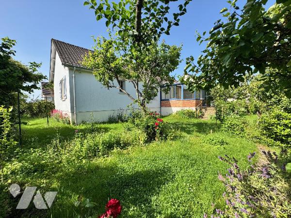 Damigny – Pavillon familial sur sous-sol complet avec véranda