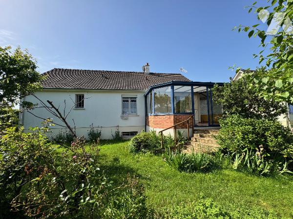 Damigny – Pavillon familial sur sous-sol complet avec véranda