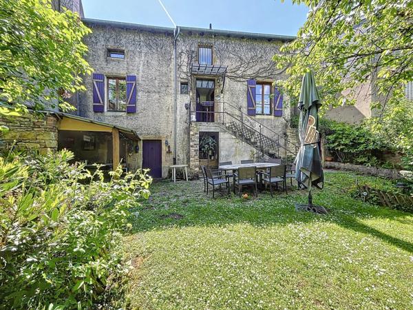 Grande maison de caractère au centre-ville – 7 pièces – 166 m²