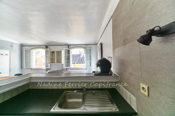 CENTRE HISTORIQUE D’AIX-EN-PROVENCE – STUDIO PRÊT À LOUER – MEUBLÉ – CALME – LUMINEUX