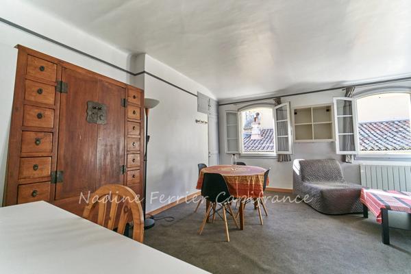 CENTRE HISTORIQUE D’AIX-EN-PROVENCE – STUDIO PRÊT À LOUER – MEUBLÉ – CALME – LUMINEUX