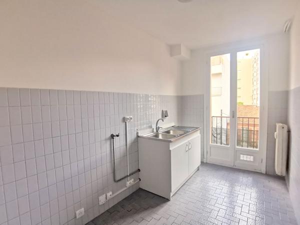 NICE NORD : APPARTEMENT 2 PIECES AU 3EME ETAGE