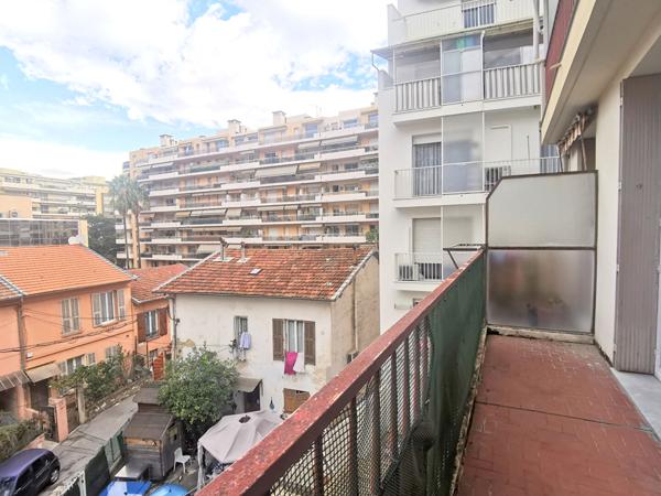 NICE NORD : APPARTEMENT 2 PIECES AU 3EME ETAGE