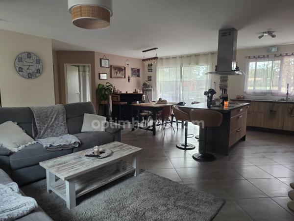 Maison contemporaine avec piscine chauffée, grand terrain et bureau – La Force