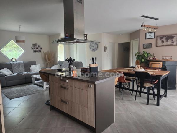 Maison contemporaine avec piscine chauffée, grand terrain et bureau – La Force