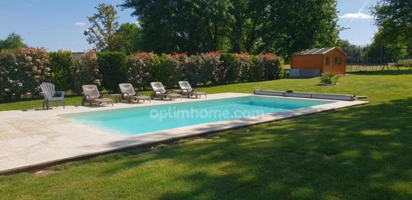 Maison contemporaine avec piscine chauffée, grand terrain et bureau – La Force