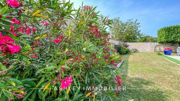 EXCLUSIVITÉ - À VENDRE 10 MIN DE LA ROCHELLE  - MAISON FAMILIALE  5 CHAMBRES AVEC PISCINE ET JARDIN²