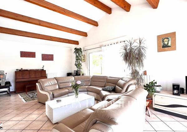 EXCLUSIVITÉ - À VENDRE 10 MIN DE LA ROCHELLE  - MAISON FAMILIALE  5 CHAMBRES AVEC PISCINE ET JARDIN²