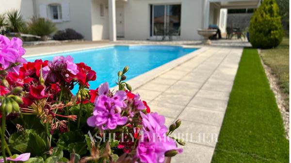 EXCLUSIVITÉ - À VENDRE 10 MIN DE LA ROCHELLE  - MAISON FAMILIALE  5 CHAMBRES AVEC PISCINE ET JARDIN²