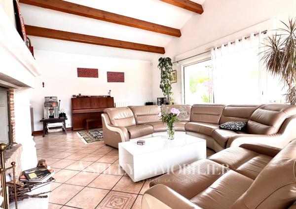 EXCLUSIVITÉ - À VENDRE 10 MIN DE LA ROCHELLE  - MAISON FAMILIALE  5 CHAMBRES AVEC PISCINE ET JARDIN²