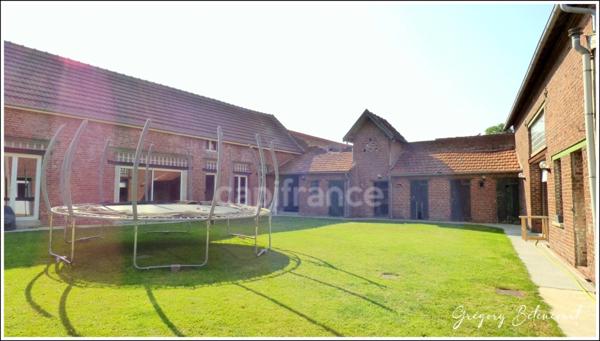 Maison bourgeoise 190 m2 avec piscine intérieure chauffée, garages et dépendances