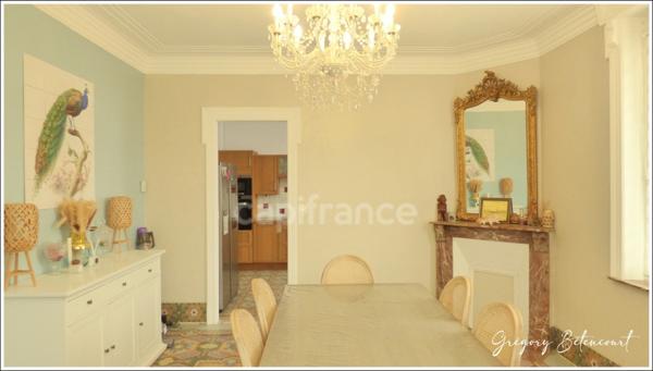 Maison bourgeoise 190 m2 avec piscine intérieure chauffée, garages et dépendances