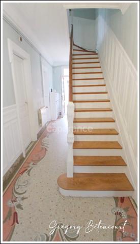 Maison bourgeoise 190 m2 avec piscine intérieure chauffée, garages et dépendances