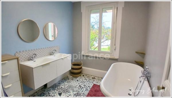 Maison bourgeoise 190 m2 avec piscine intérieure chauffée, garages et dépendances