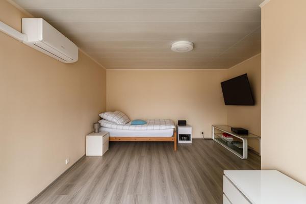 Offrez-vous le charme d'une maison conviviale et pleine de caractère, à deux pas de Carcassonne, avec toit terrasse et cour privative – l’équilibre parfait entre confort, tranquillité et accessibilité !