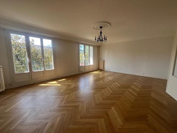 Appartement 90m2 , 2 chambres, sud, cave, balcon, parking., Nantes 44000