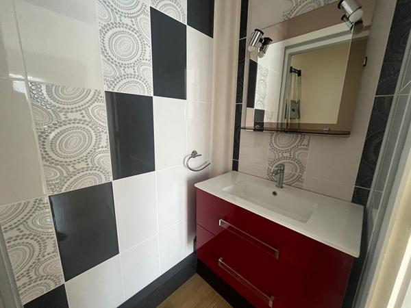 Appartement 90m2 , 2 chambres, sud, cave, balcon, parking., Nantes 44000