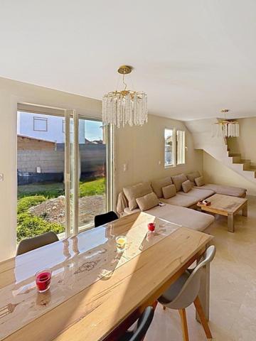 Villa 100m² entièrement rénovée sur terrain de 380m² avec garage